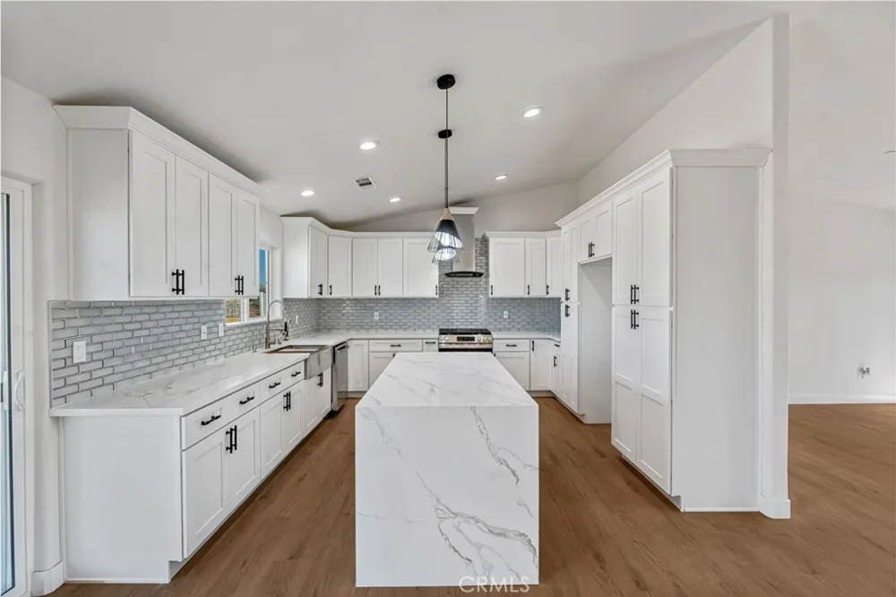 16218 Quantico Rd E Apple Valley, CA 92307