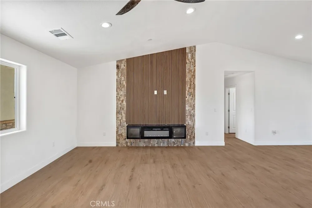 16218 Quantico Rd E Apple Valley, CA 92307