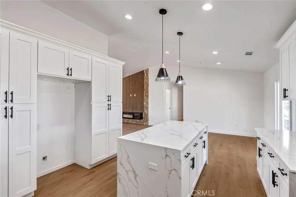 16218 Quantico Rd E Apple Valley, CA 92307