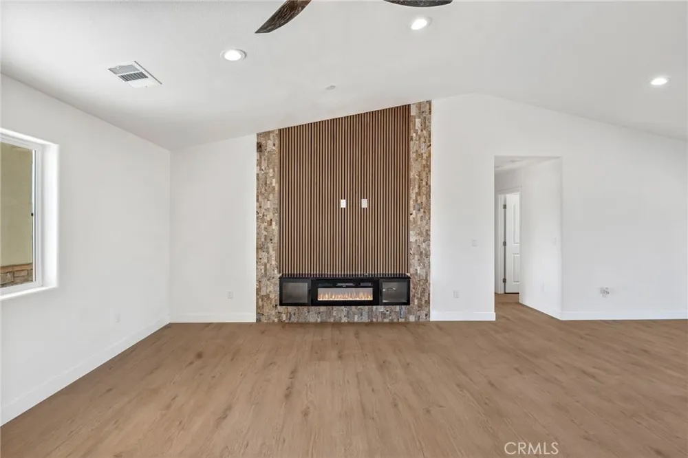 16218 Quantico Rd E Apple Valley, CA 92307