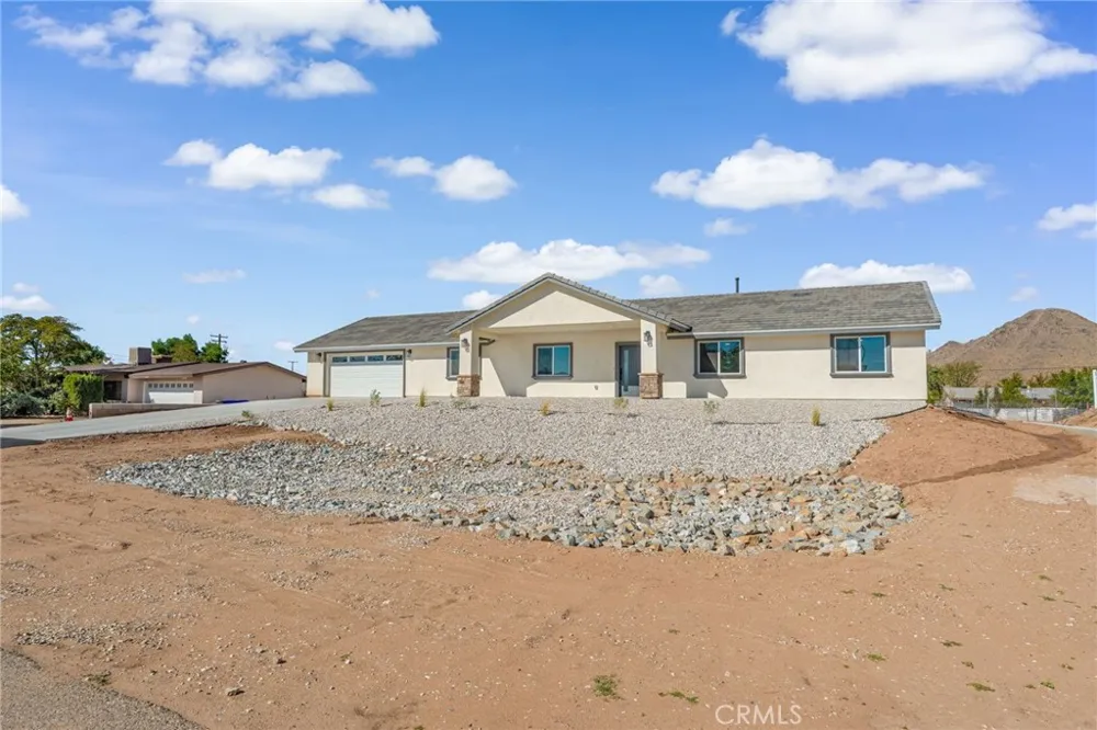16218 Quantico Rd E Apple Valley, CA 92307
