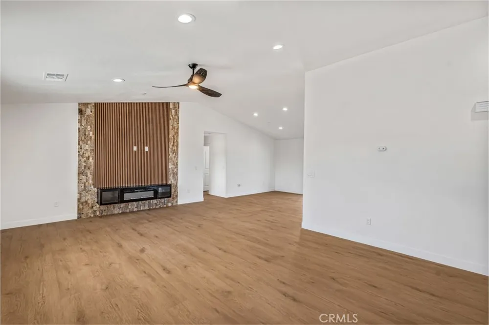 16218 Quantico Rd E Apple Valley, CA 92307