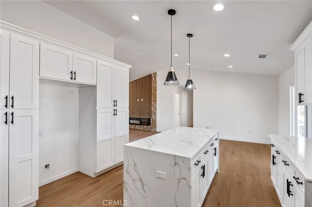 16218 Quantico Rd E Apple Valley, CA 92307