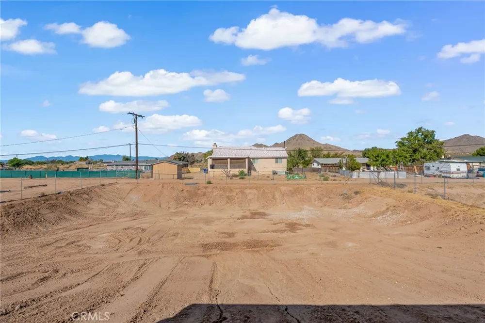 16218 Quantico Rd E Apple Valley, CA 92307