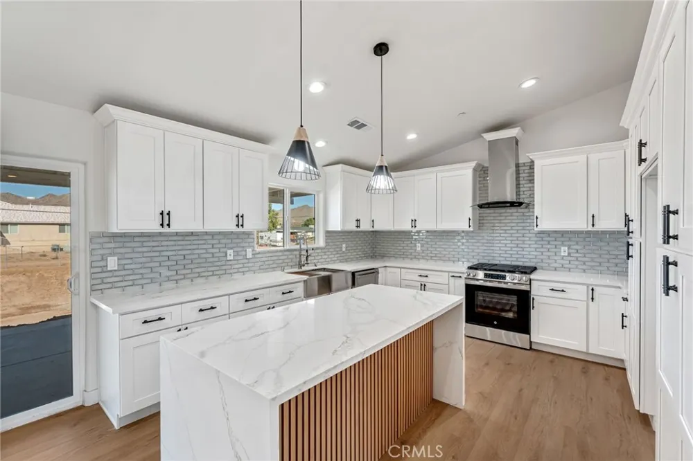 16218 Quantico Rd E Apple Valley, CA 92307