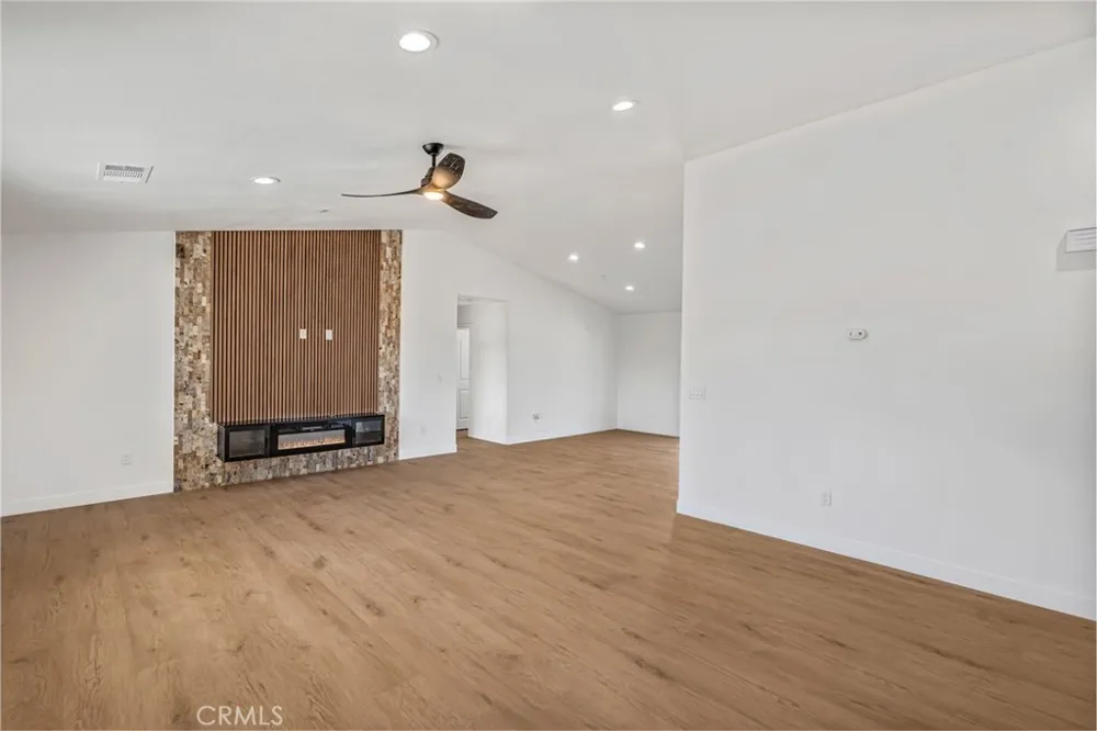 16218 Quantico Rd E Apple Valley, CA 92307