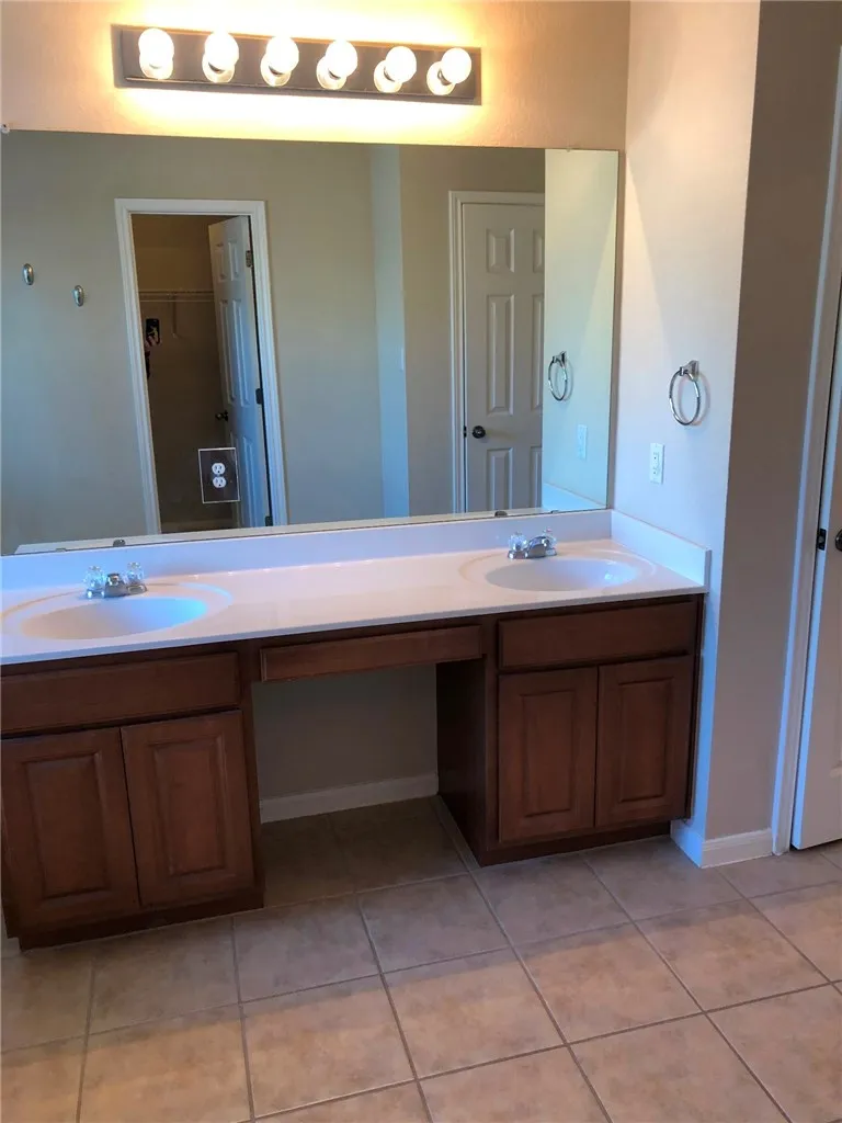4105 Meadow Bluff Way Round Rock, TX 78665