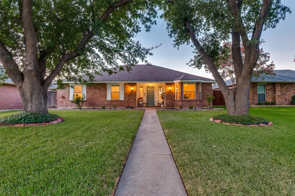 2021 Clearwater Trail Carrollton, TX 75010