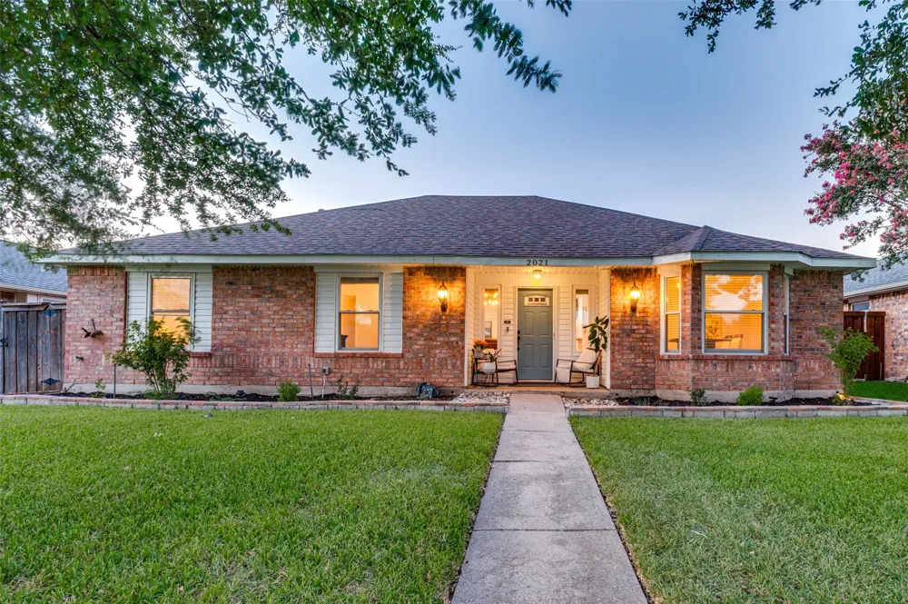 2021 Clearwater Trail Carrollton, TX 75010