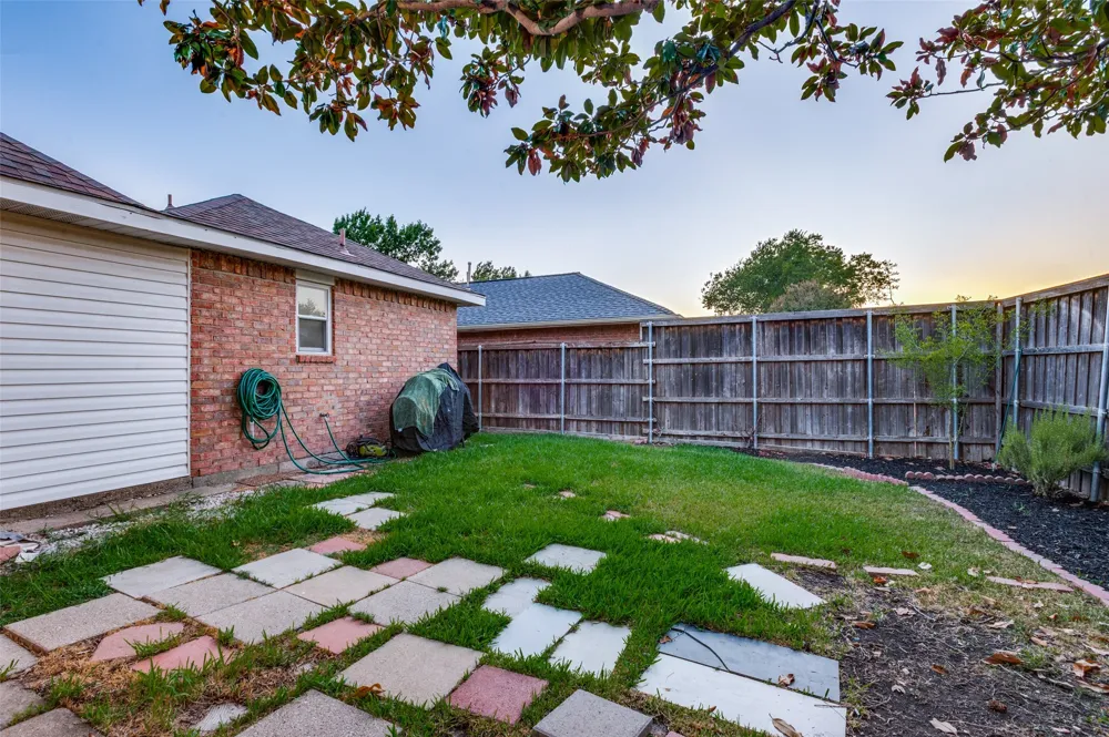 2021 Clearwater Trail Carrollton, TX 75010