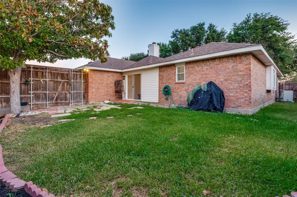 2021 Clearwater Trail Carrollton, TX 75010
