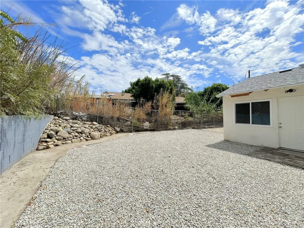 1342 Agate Avenue Mentone, CA 92359