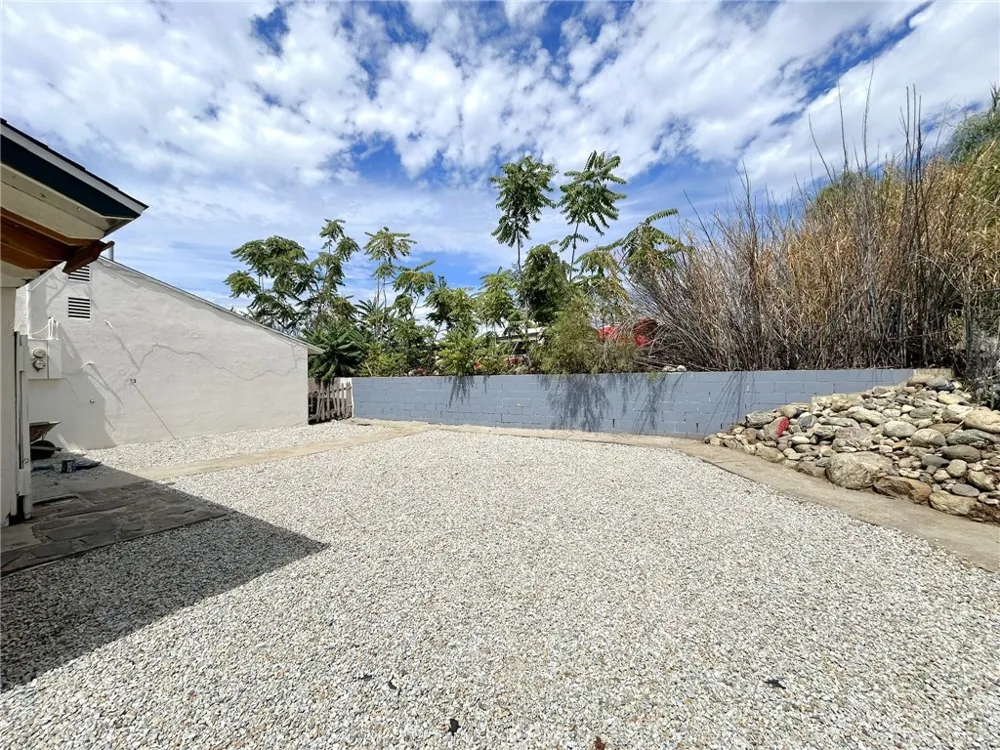 1342 Agate Avenue Mentone, CA 92359