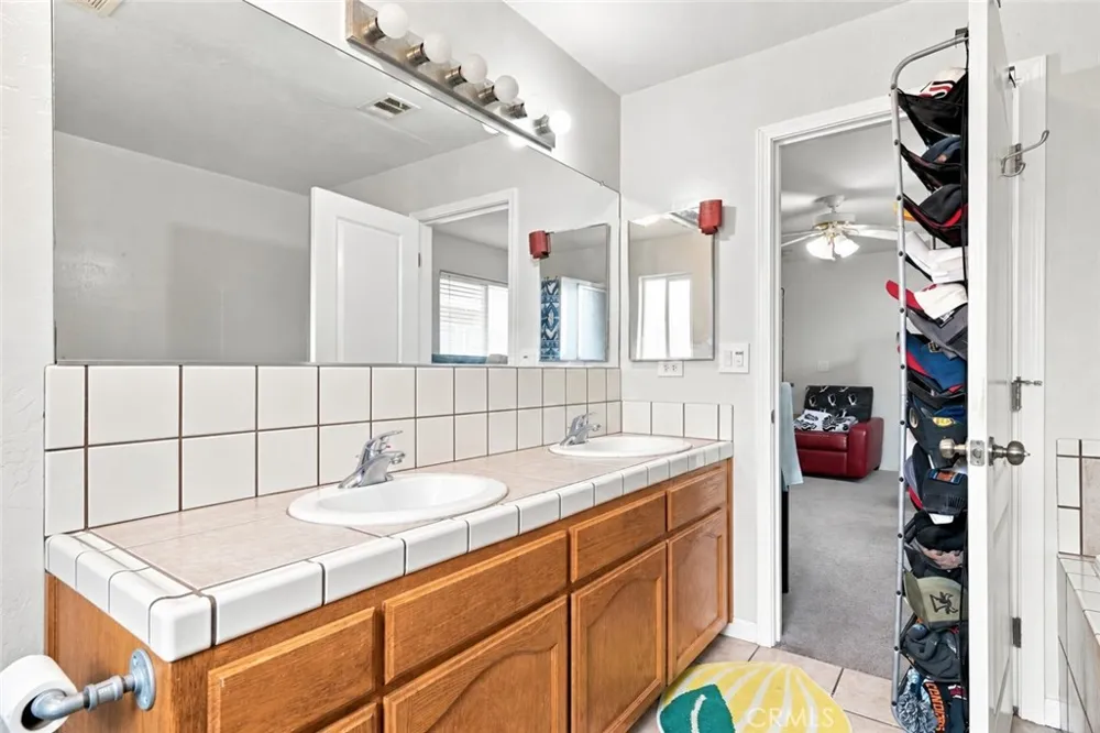 231 Winter Meadow Bakersfield, CA 93308