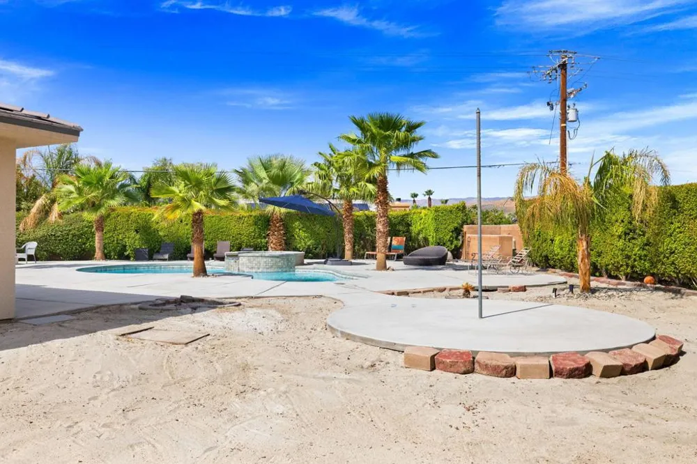 68400 Sandia Court Cathedral City, CA 92234