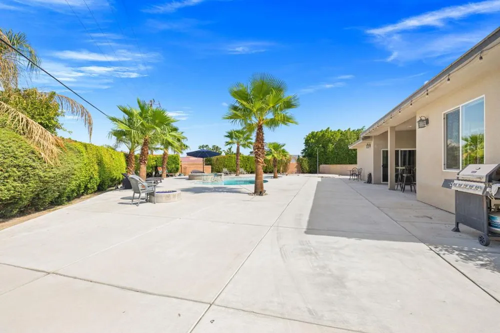 68400 Sandia Court Cathedral City, CA 92234