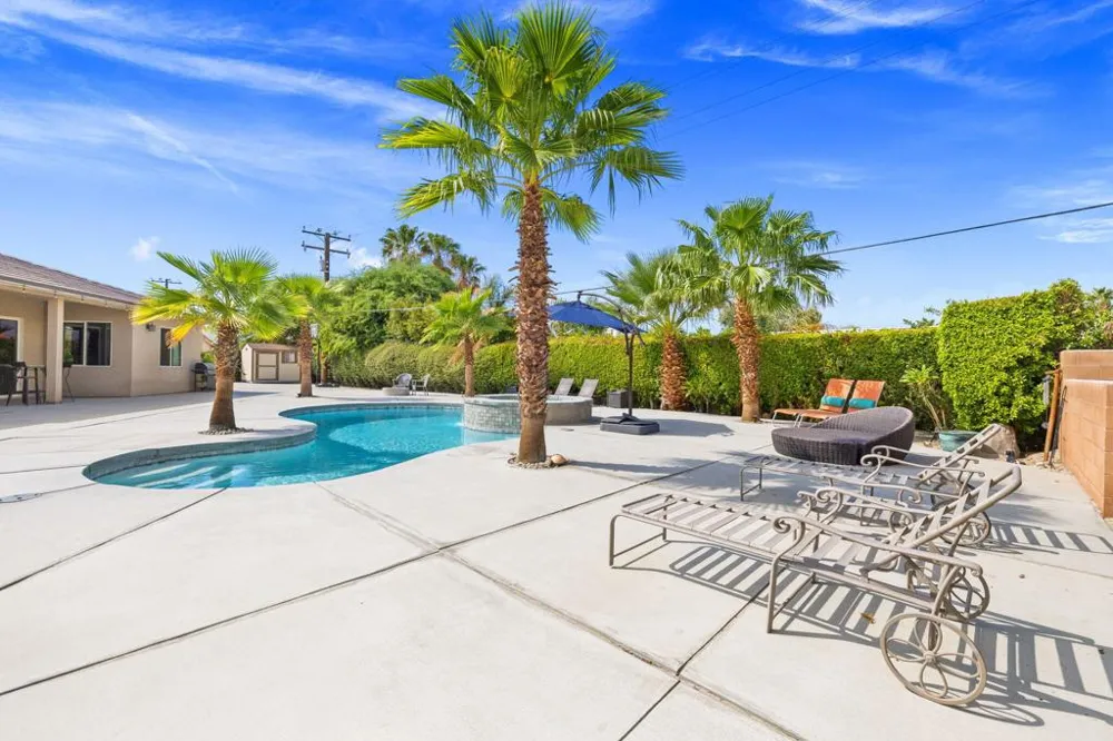 68400 Sandia Court Cathedral City, CA 92234