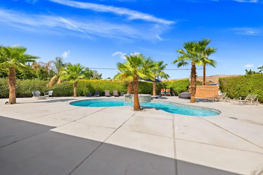 68400 Sandia Court Cathedral City, CA 92234