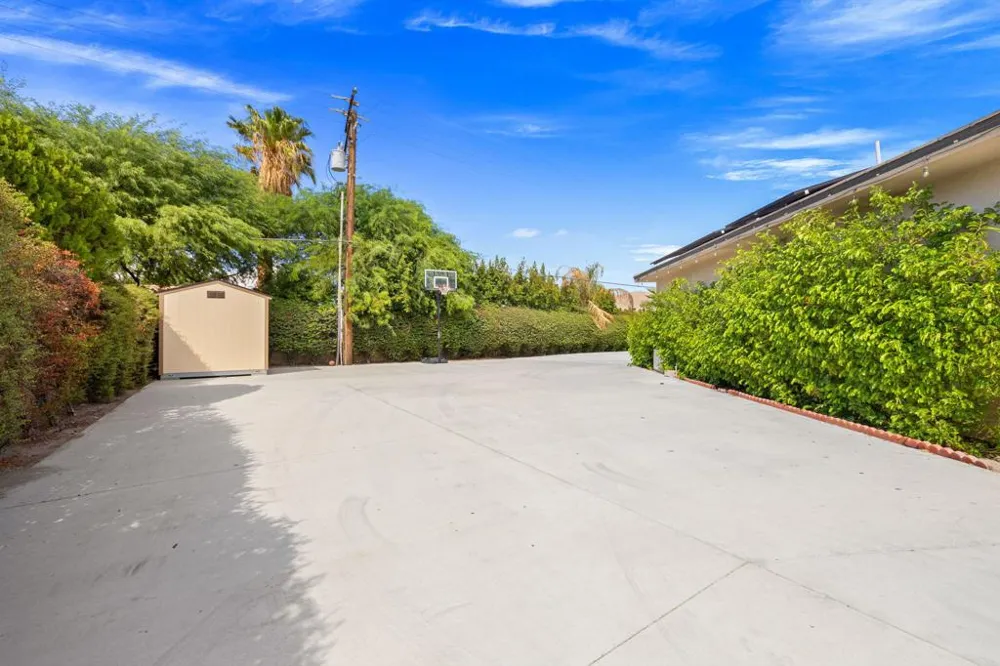 68400 Sandia Court Cathedral City, CA 92234