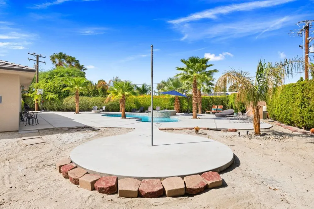 68400 Sandia Court Cathedral City, CA 92234
