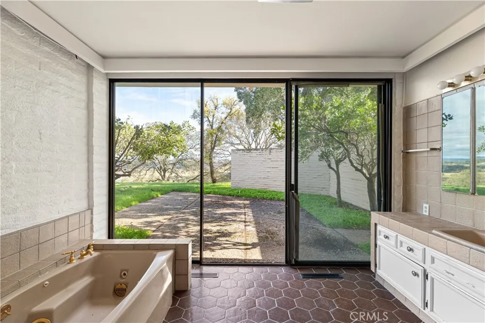 10497 Crystal Wallace, CA 95254