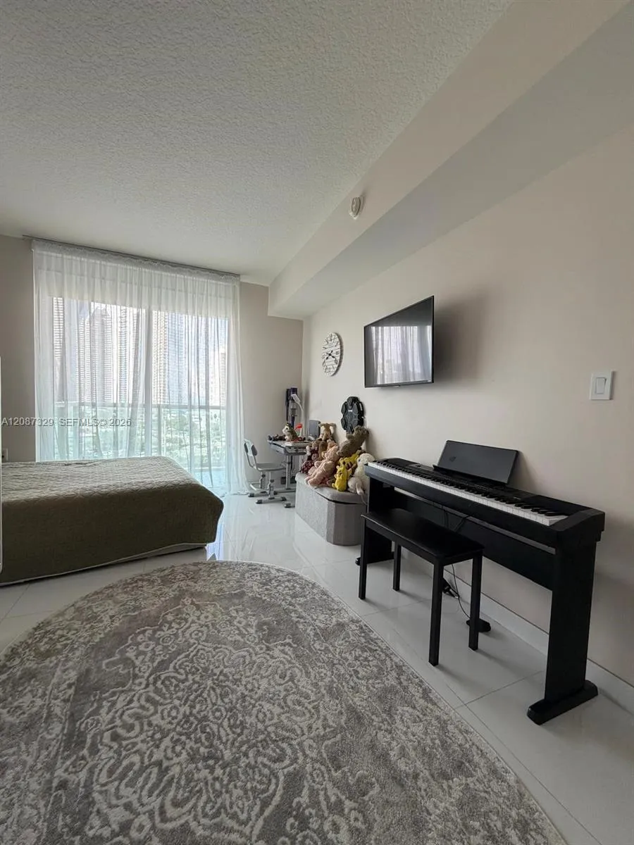 200 SUNNY ISLES BLVD #2-1001 Sunny Isles Beach, FL 33160