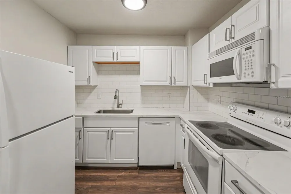 2140 22ND AVENUE St Petersburg, FL 33713