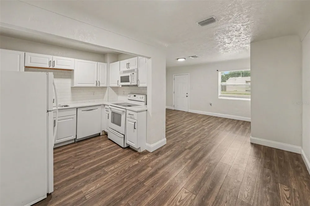 2140 22ND AVENUE St Petersburg, FL 33713