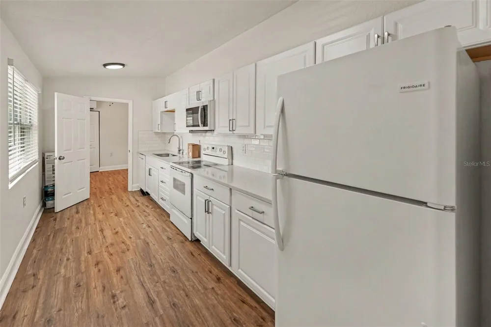2140 22ND AVENUE St Petersburg, FL 33713