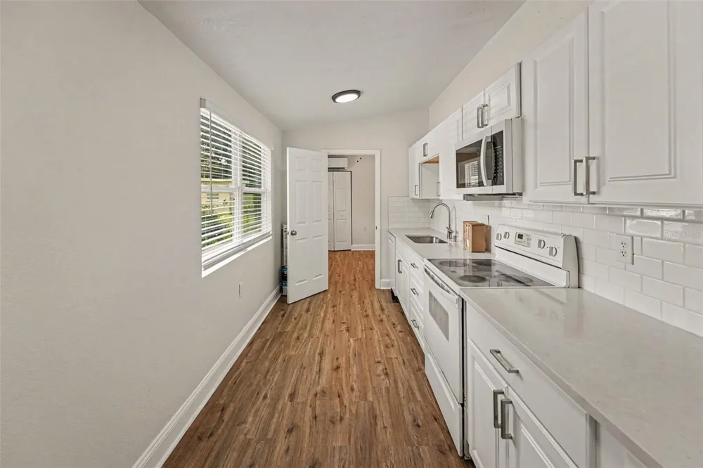 2140 22ND AVENUE St Petersburg, FL 33713