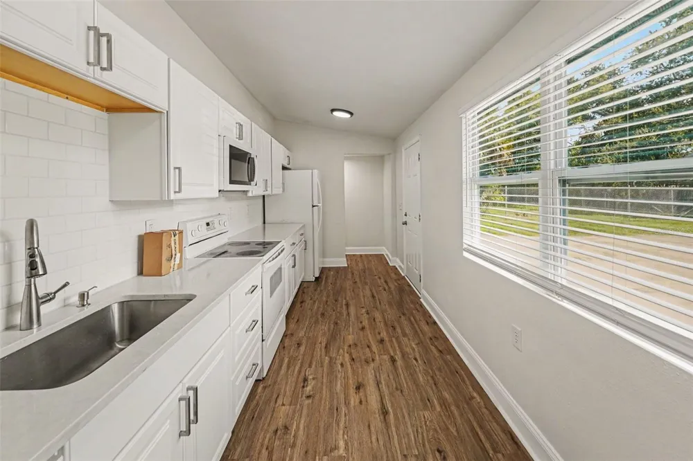 2140 22ND AVENUE St Petersburg, FL 33713