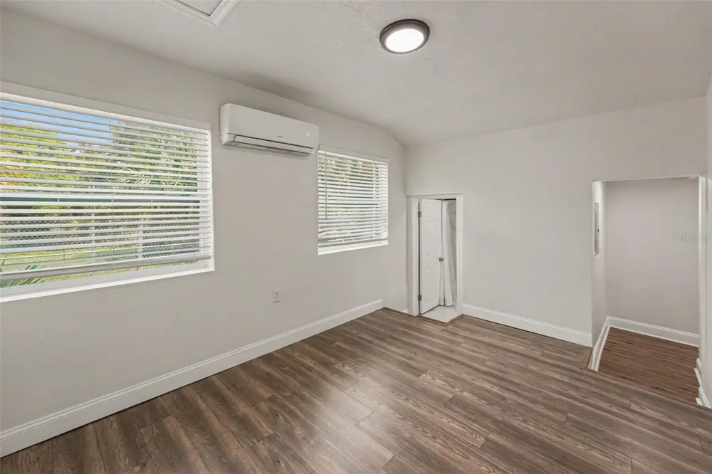 2140 22ND AVENUE St Petersburg, FL 33713
