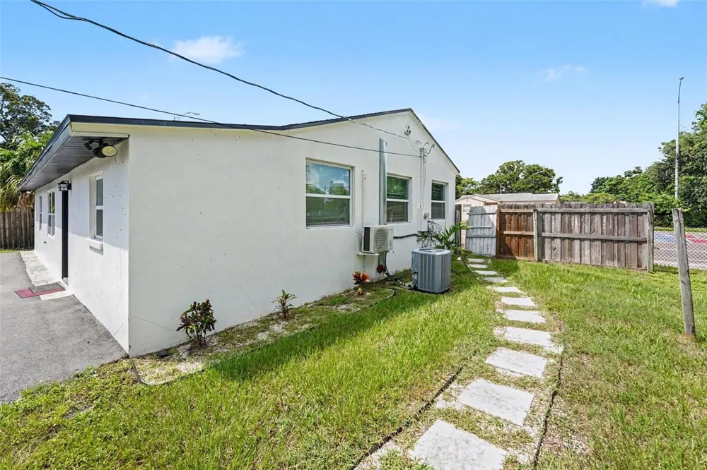 2140 22ND AVENUE St Petersburg, FL 33713