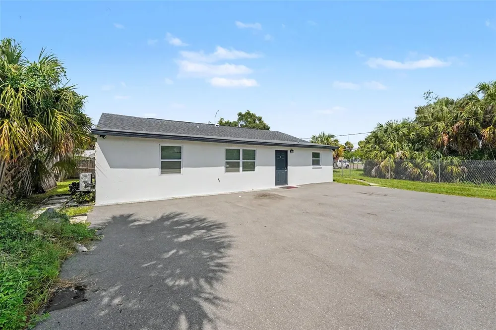 2140 22ND AVENUE St Petersburg, FL 33713