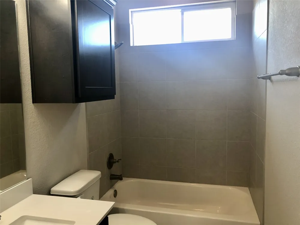 198 Simon Kyle, TX 78640