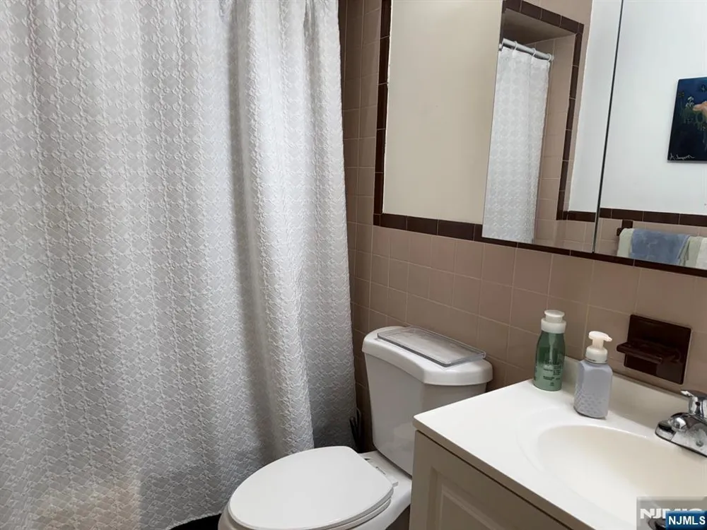 376 Henry Street 8 Fairview, NJ 07022