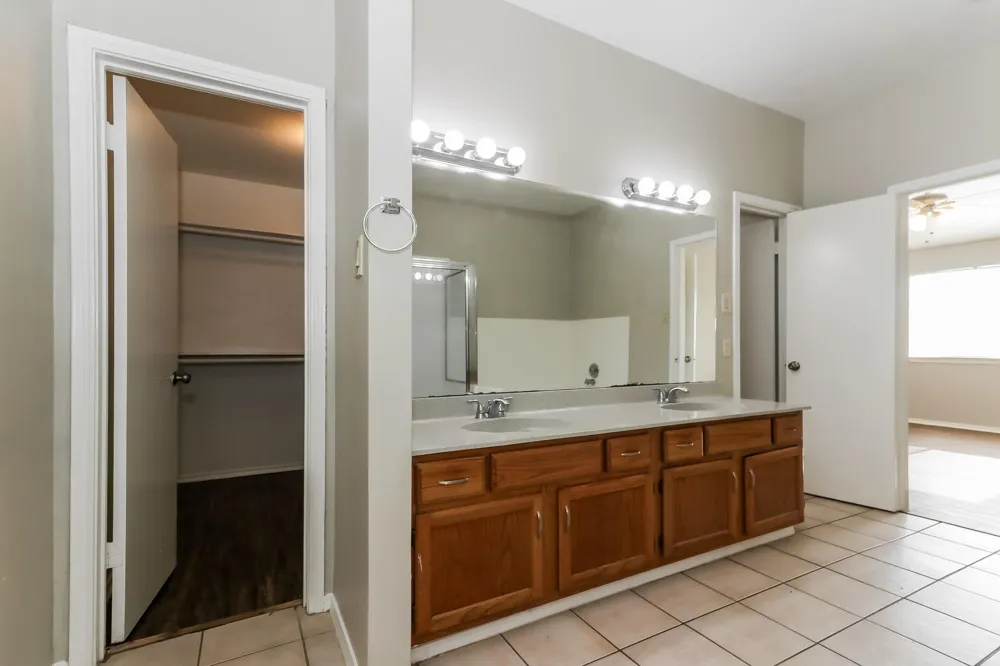 7447 Woodland West Drive Houston, TX 77040