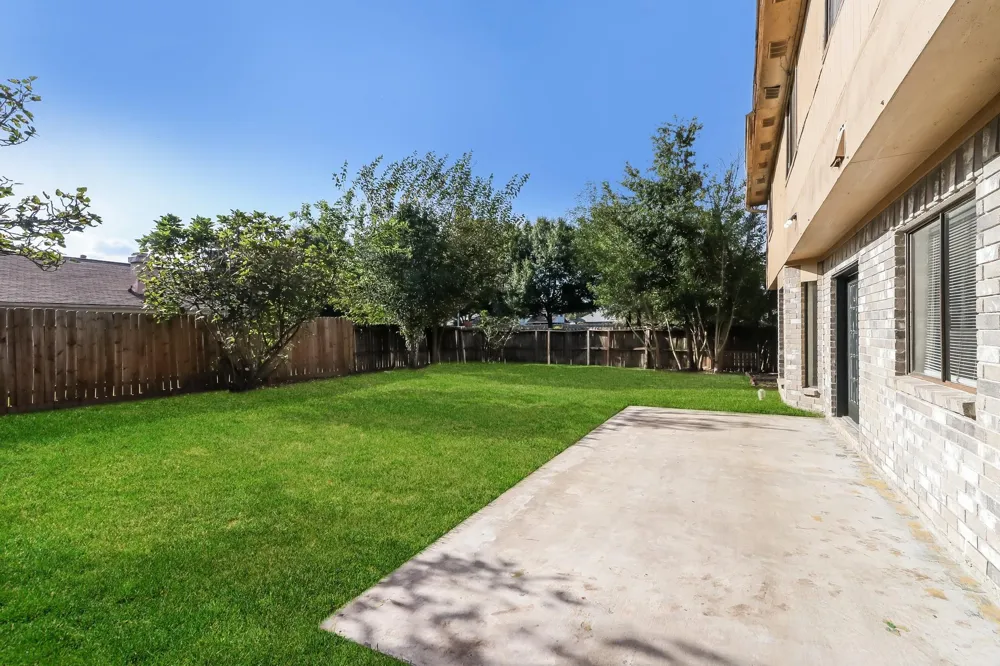 7447 Woodland West Drive Houston, TX 77040