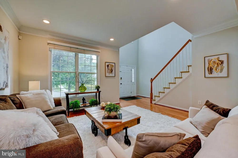 24 DEVONSHIRE DRIVE West Windsor, NJ 08540