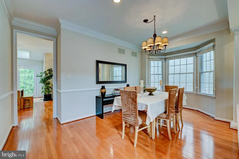 24 DEVONSHIRE DRIVE West Windsor, NJ 08540