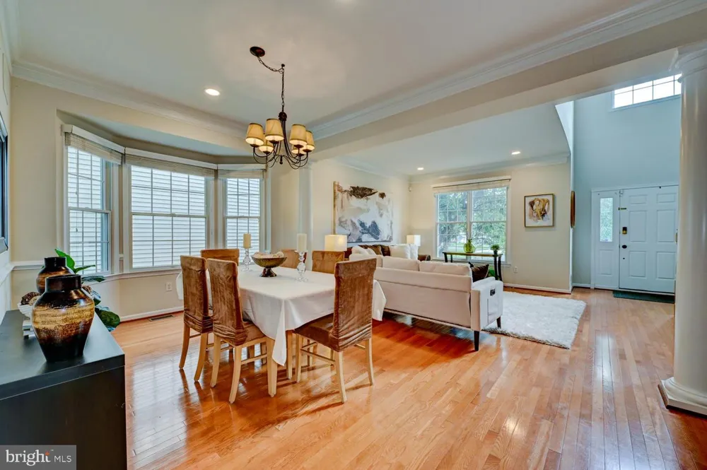 24 DEVONSHIRE DRIVE West Windsor, NJ 08540