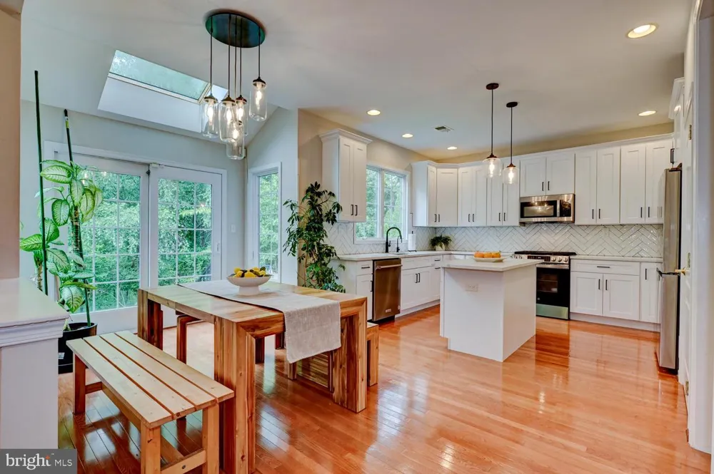 24 DEVONSHIRE DRIVE West Windsor, NJ 08540