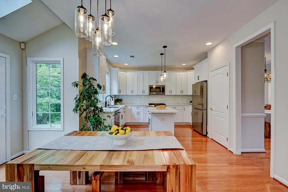 24 DEVONSHIRE DRIVE West Windsor, NJ 08540