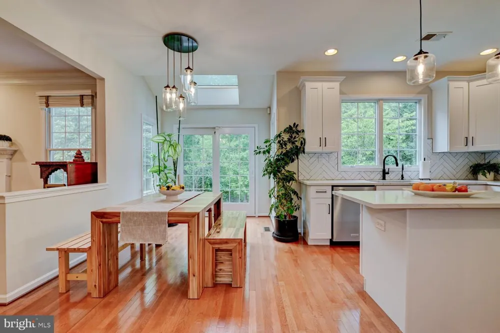 24 DEVONSHIRE DRIVE West Windsor, NJ 08540