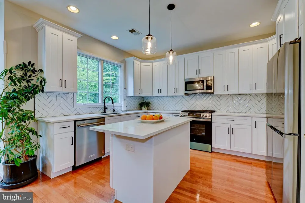 24 DEVONSHIRE DRIVE West Windsor, NJ 08540