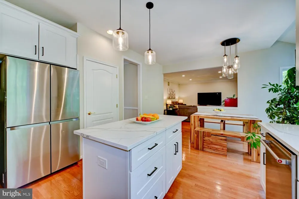 24 DEVONSHIRE DRIVE West Windsor, NJ 08540