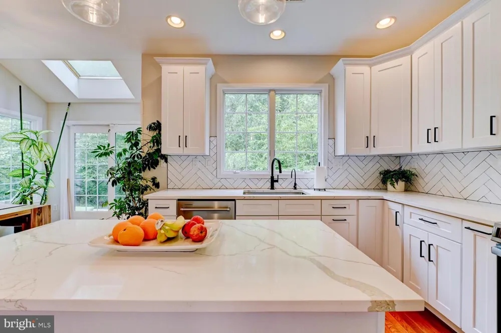 24 DEVONSHIRE DRIVE West Windsor, NJ 08540