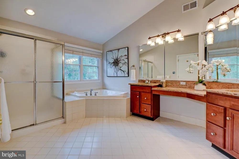 24 DEVONSHIRE DRIVE West Windsor, NJ 08540