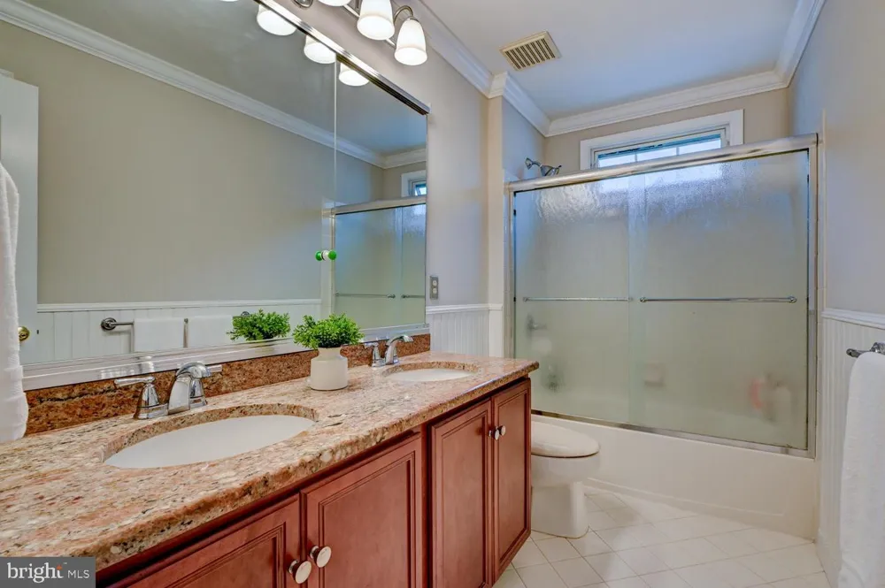 24 DEVONSHIRE DRIVE West Windsor, NJ 08540