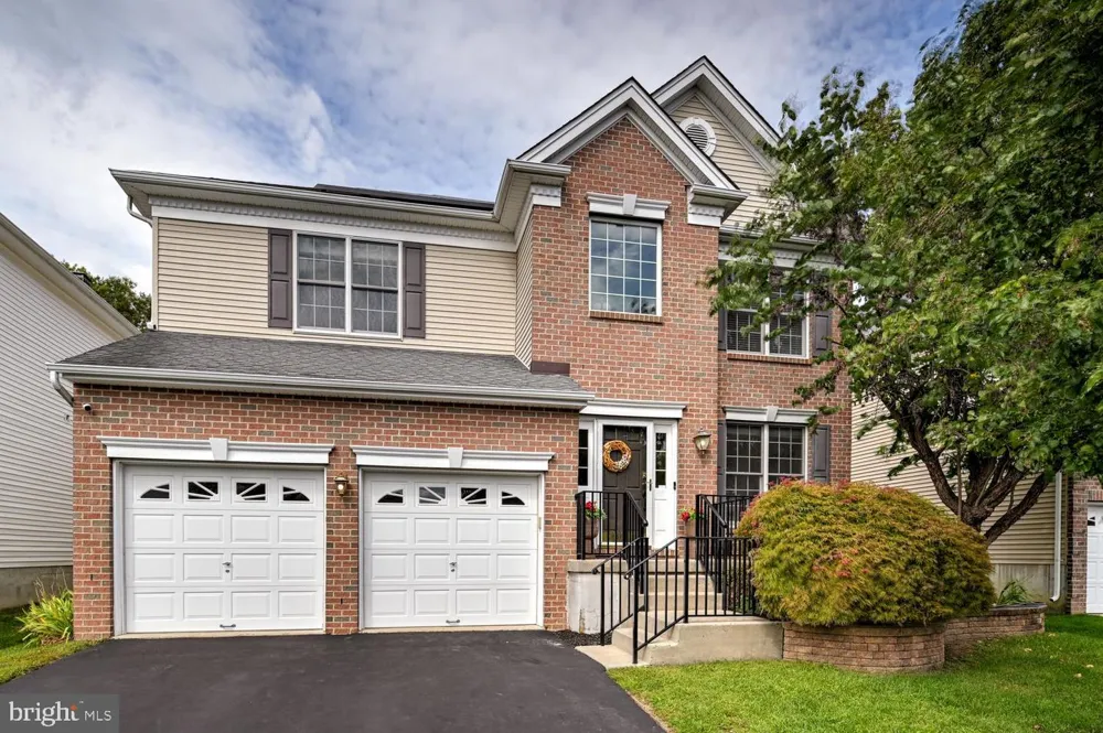24 DEVONSHIRE DRIVE West Windsor, NJ 08540